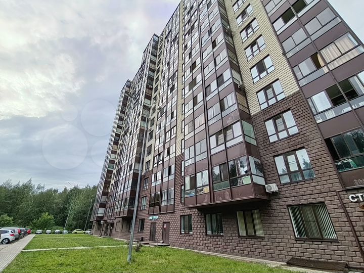 2-к. квартира, 81,7 м², 8/17 эт.