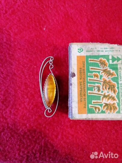Советская брошь с янтарем