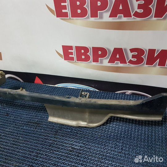 Планка под фару Mitsubishi Pajero V45W 6J72 1994