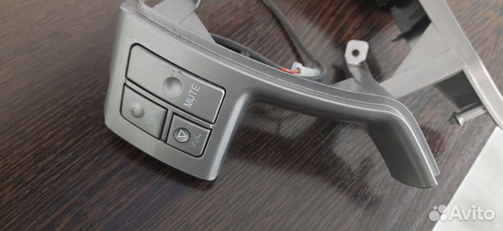 Кнопки управления мультимедиа Geely Emgrand ec7