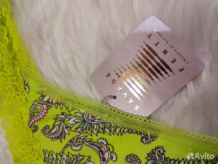 Трусики стринги от Рианны, L