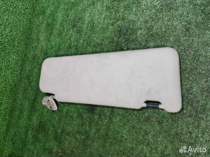 Козырек солнцезащитный левый Renault Sandero