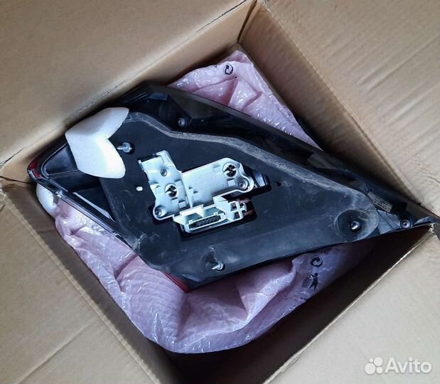 Задний правый фонарь Mercedes A2218200266