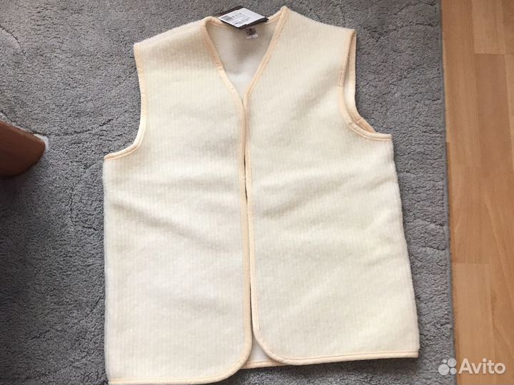 Жилет из овечьей шерсти новый
