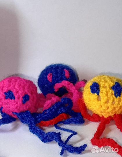 Три медузки игрушки вязаные:)