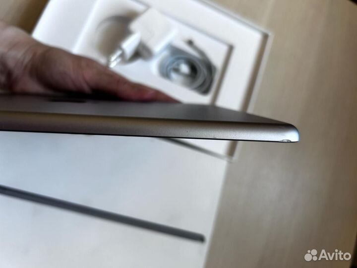 Apple iPad 5. 32Гб. Полный комплект