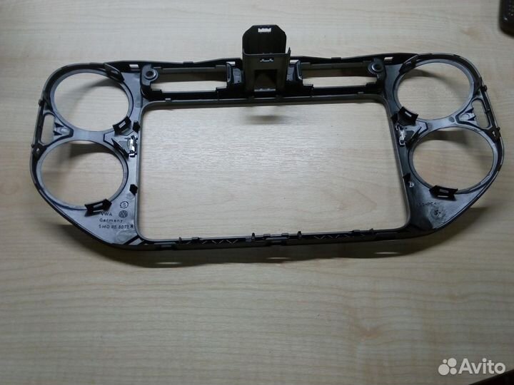 Рамка магнитолы Volkswagen Tiguan