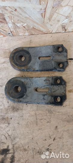 Кронштейн передней балки Volvo V50, S40