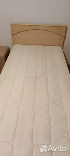 Кровать односпальная с матрасом