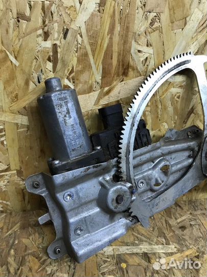 Стеклоподъемник правый Opel Astra H