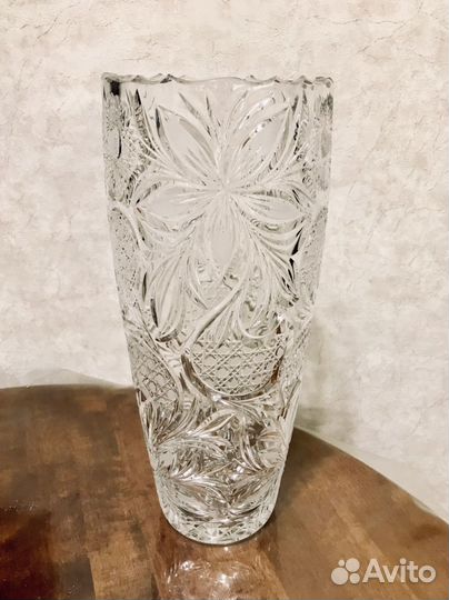 Большая хрустальная ваза для цветов