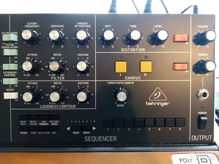 Behringer poly d