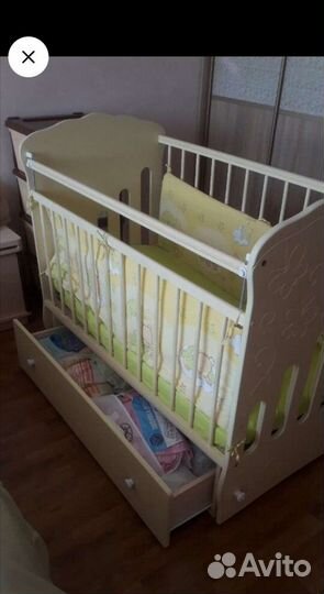 Детская кровать с маятником и ящиком