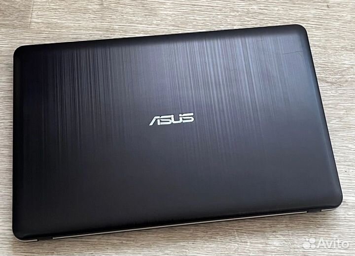 Asus в идеале, 4 ядра InteL, 8Gb, SSD 256Gb