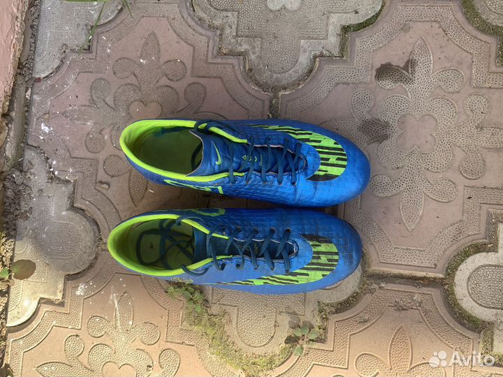 Футбольные бутсы nike