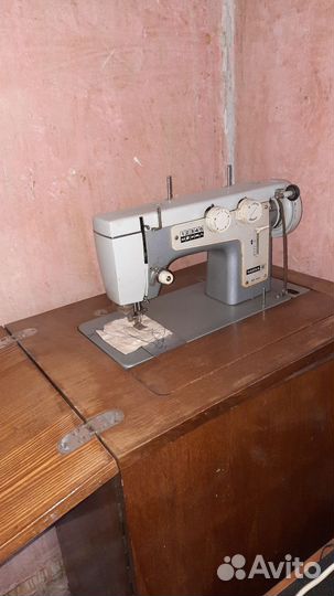 Швейная машинка Чайка ножная