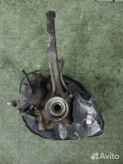 Ступица (кулак, цапфа) передняя левая Toyota Mark