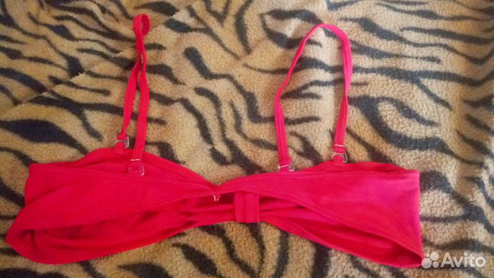 Верх от купальника красный