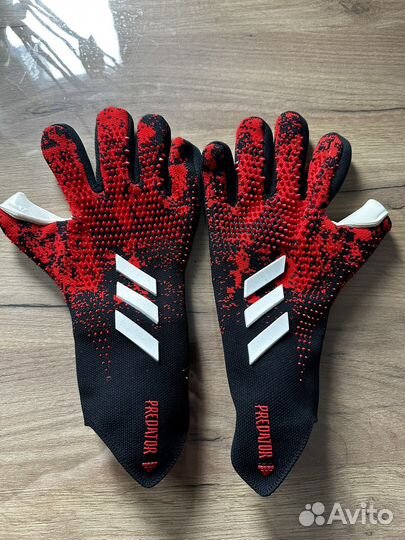 Вратарские перчатки