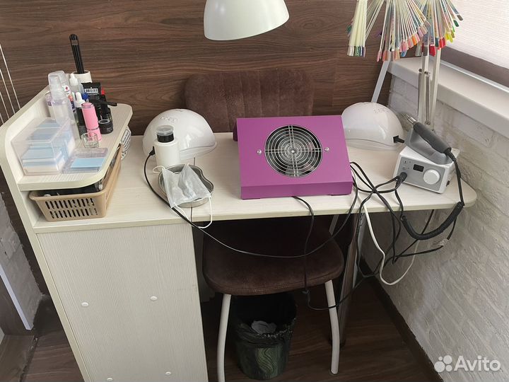 Маникюрный стол