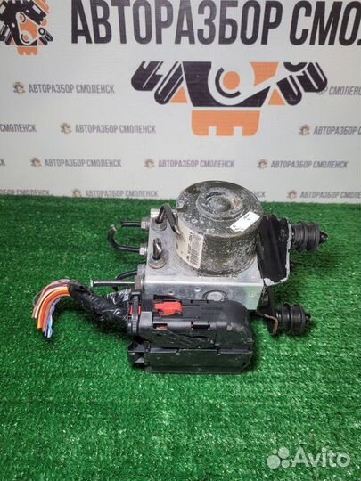 Блок ABS (насос) Volkswagen Golf