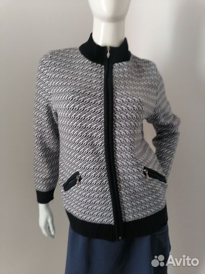 Джемпер на замке