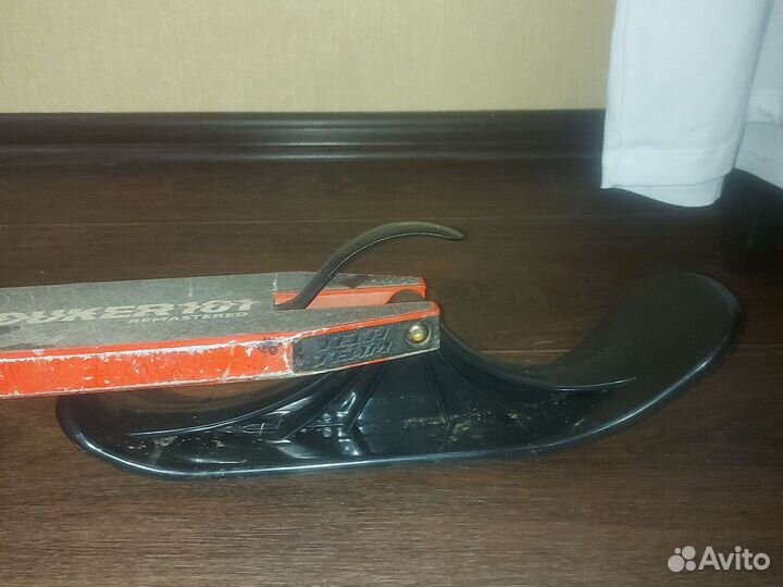 Лыжный трюковой самокат