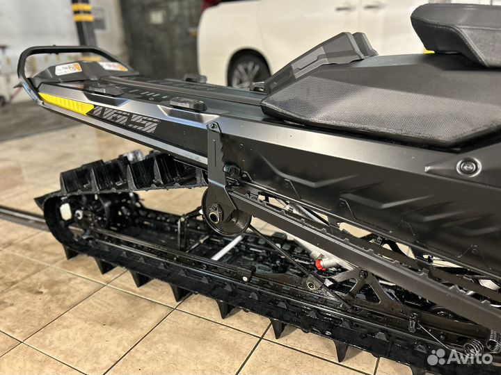 —BRP Skidoo Summit X Expert 165