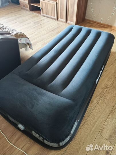 Надувной матрас Bestway со встроенным насосом