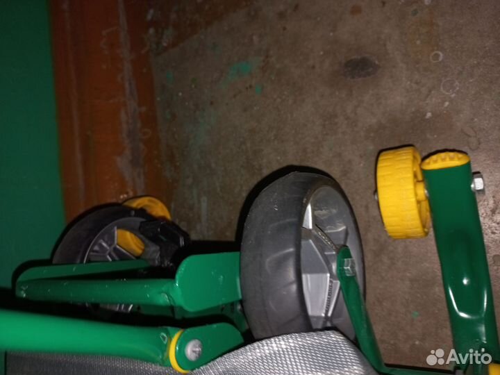 Детские санки с выдвижными колесами