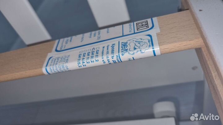 Детская кроватка с маятником белая