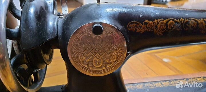 Старинная швейная машинка пмз