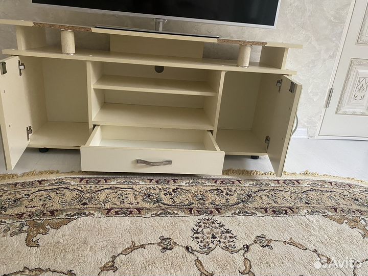 Подставка под телевизор