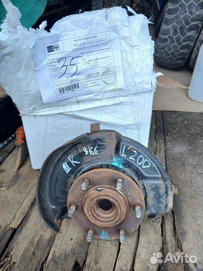 Поворотный кулак l200