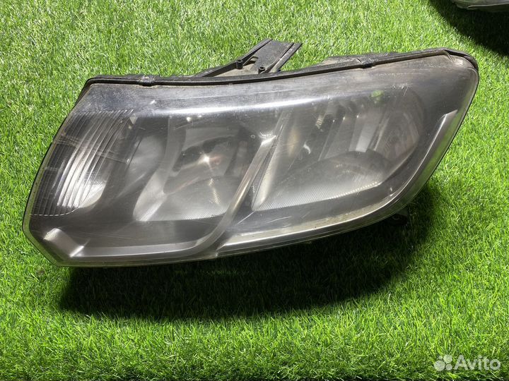 Фара левая renault logan II