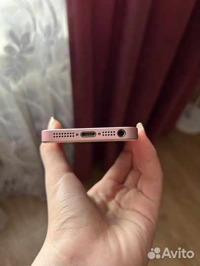 iPhone SE розовый 32 гб