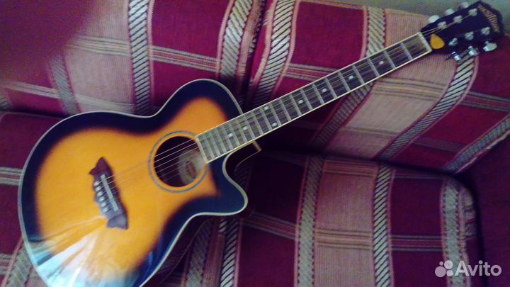 Электроакустическая гитара Washburn cтюнером