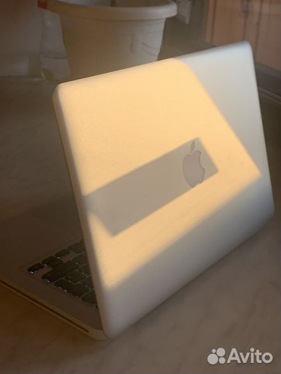 Идеальный MacBook Pro 13 Late 2011 16gb + Наушники