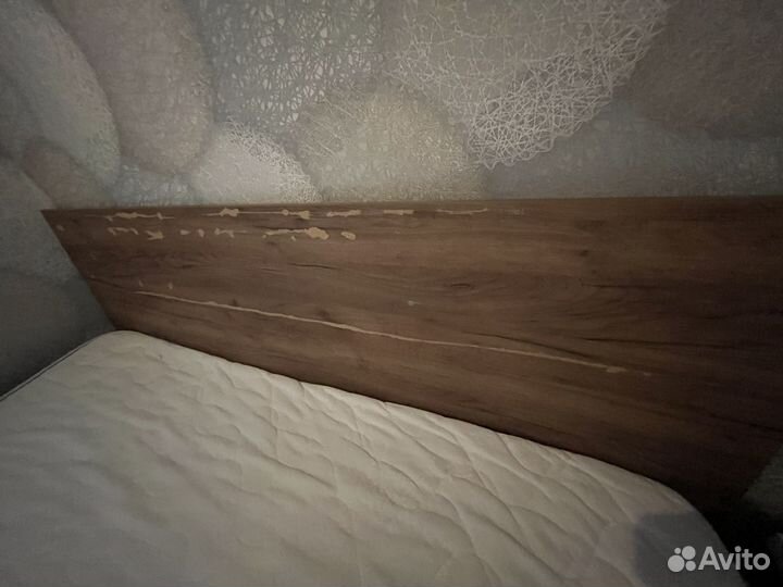 Кровать с матрасом 180х200