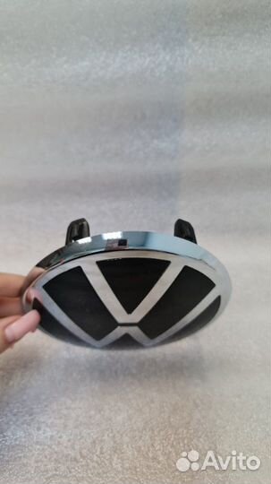 Эмблема в решетку радиатора передняя Volkswagen