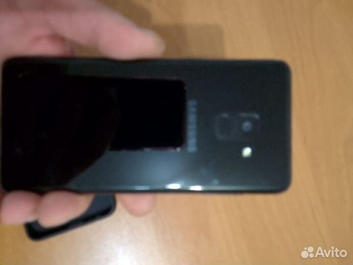 Samsung Galaxy A8 (2018), 4/32 ГБ
