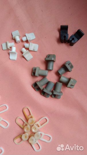 Держатели(крепления)для полочек в шкаф