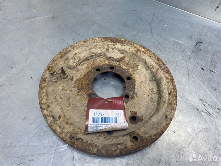 Щит опорный задний правый Audi 80/90 B4