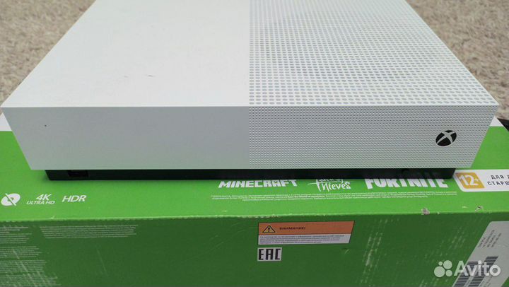 Xbox one s 1tb 2 геймпада