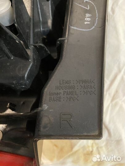 Правый задний фонарь Nissan X-Trail T31