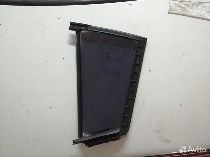 Форточка задней двери мазда 3 бк