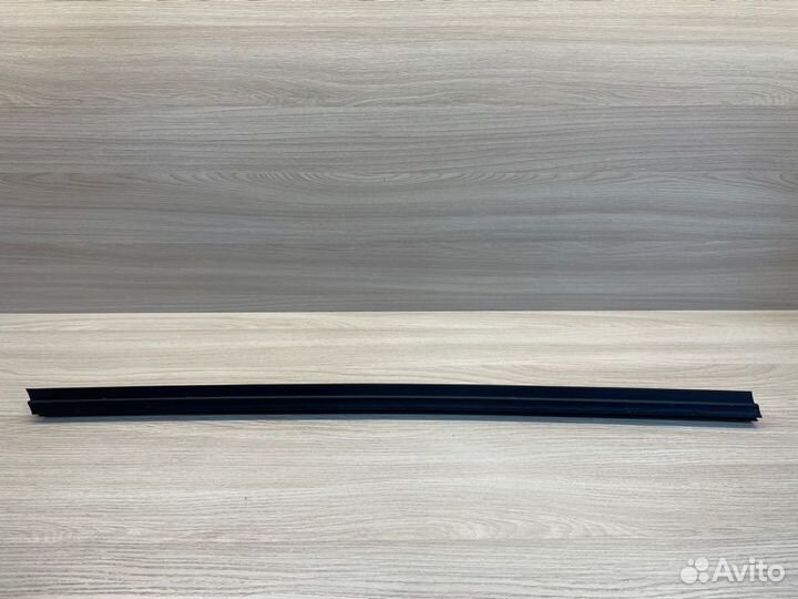 Уплотнитель стекла двери внутренний передний левый