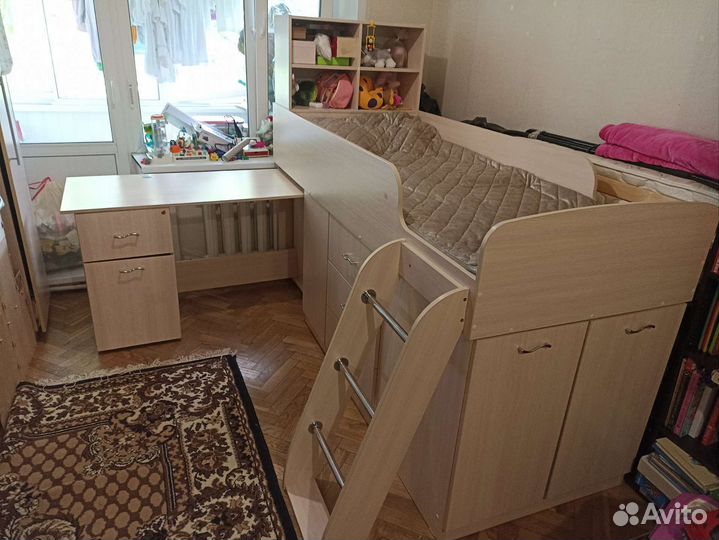 Универсальная кровать-стол для детской с матрасом