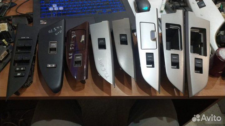 Кнопки стеклоподъемника Toyota Land Cruiser 200