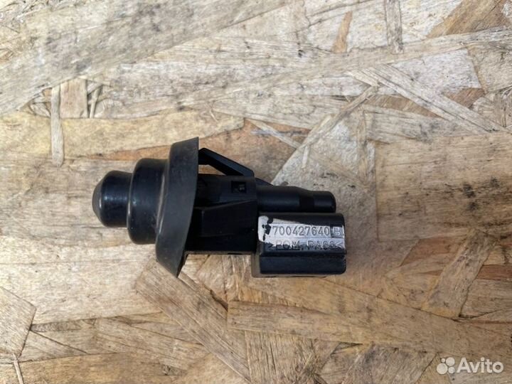 Концевик двери Renault Sandero Stepway